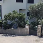 Apartmani Grebastica