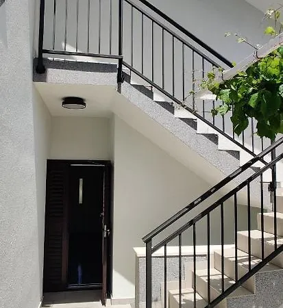 Dumo Apartments Grebastica *