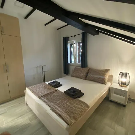 Apartment Apartmani Grebastica Grebastica