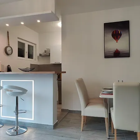 Apartmani Grebastica Apartment