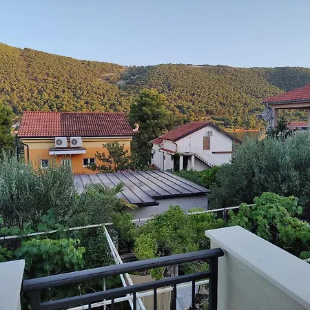 Apartmani Grebastica Apartment *