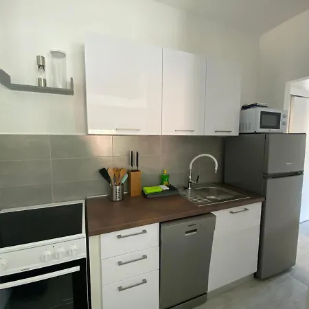 Apartmani Grebastica Apartment