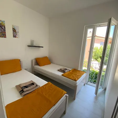 Dumo Apartments Grebastica *