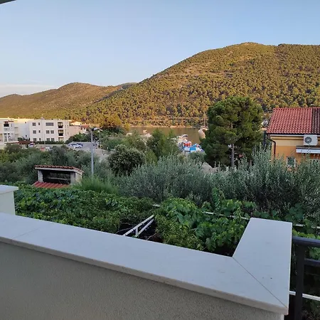 Apartmani Grebastica *