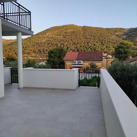 Apartmani Grebastica *