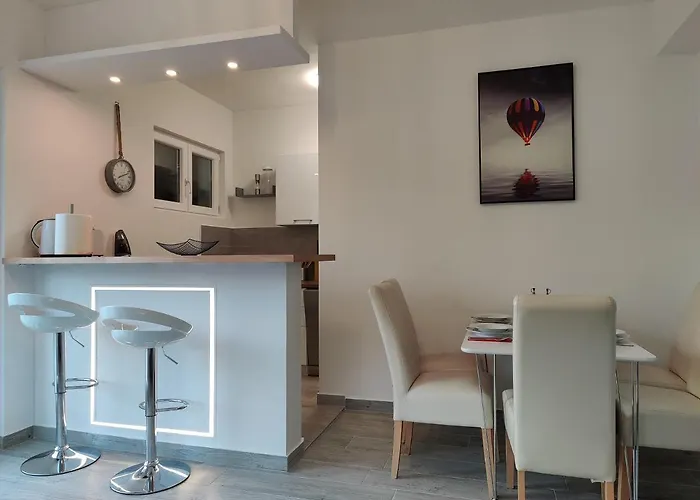 Apartmani Grebastica 아파트