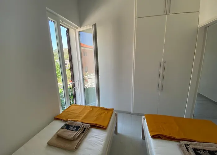 Apartmani Grebastica 아파트 *