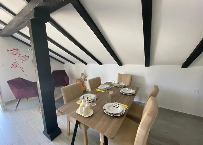 Apartmani Grebastica