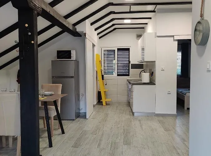 Apartmani Grebastica 아파트 *