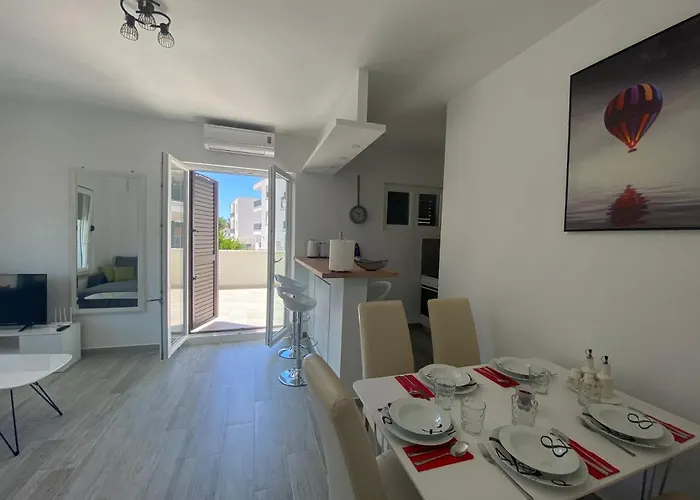 Apartmani Grebastica *