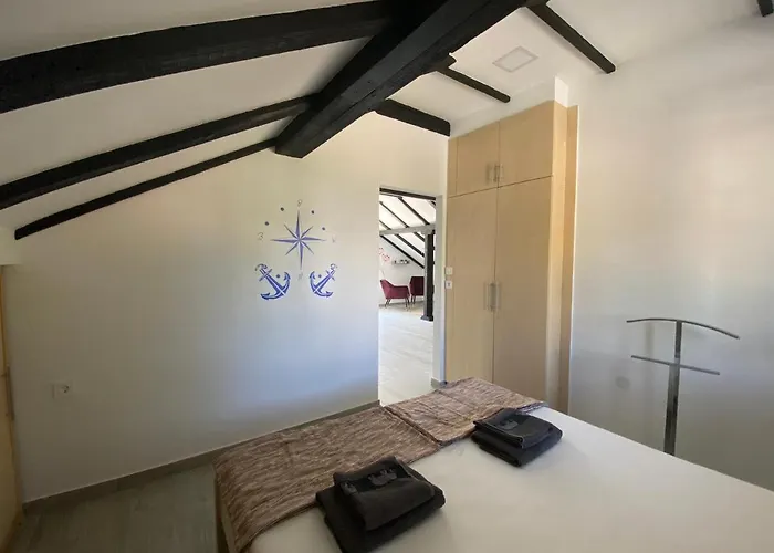 Apartmani Grebastica 아파트 *