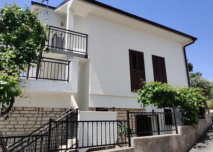 Apartmani Grebastica 아파트